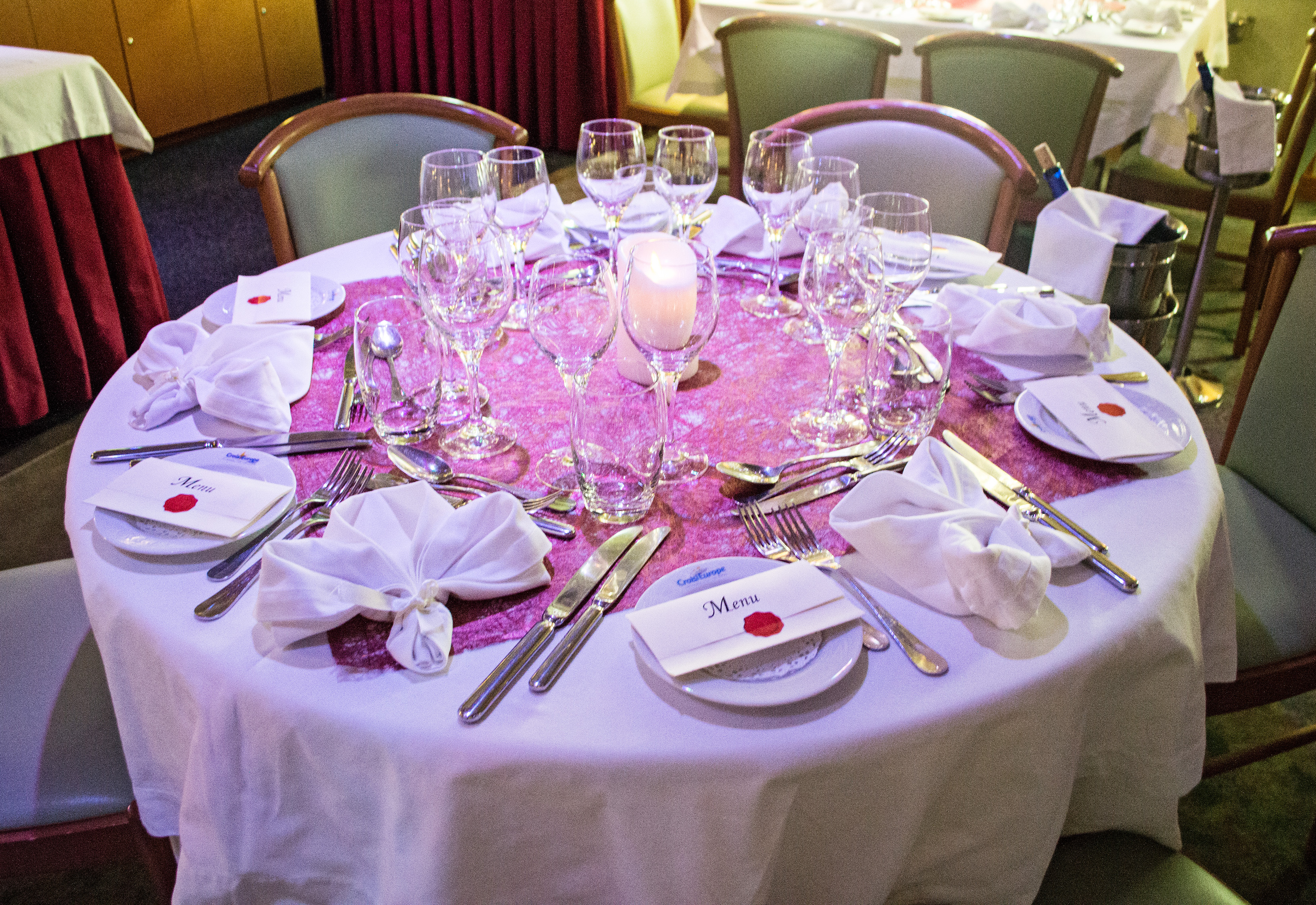 CroisiEurope MS La Belle de Cadix Restaurant 1.jpg